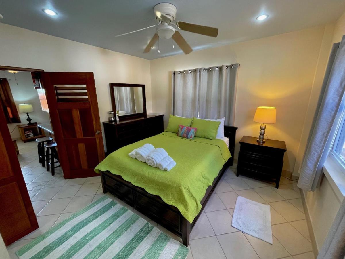 Pura Vida Inn Caye Caulker Buitenkant foto